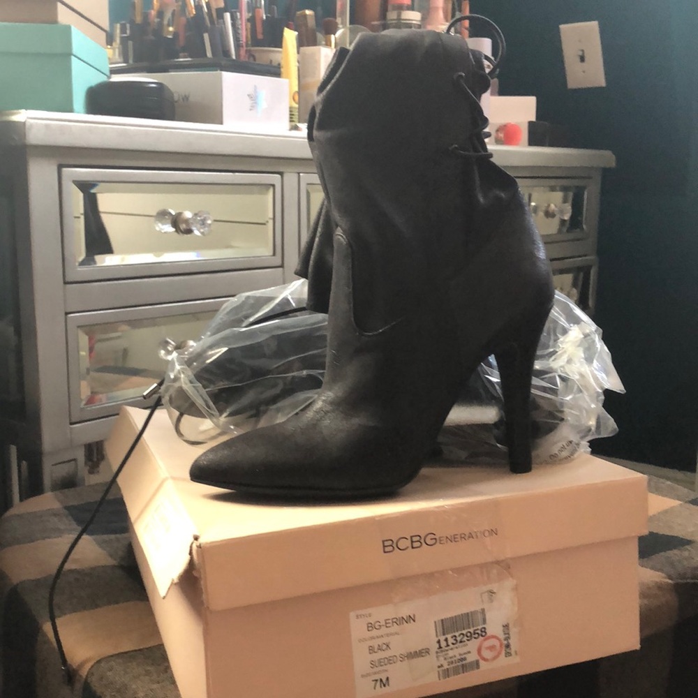 New in box laced black suedes boots!